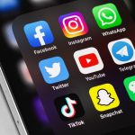 UK Considers Midnight Social Media Curfew for Teenagers