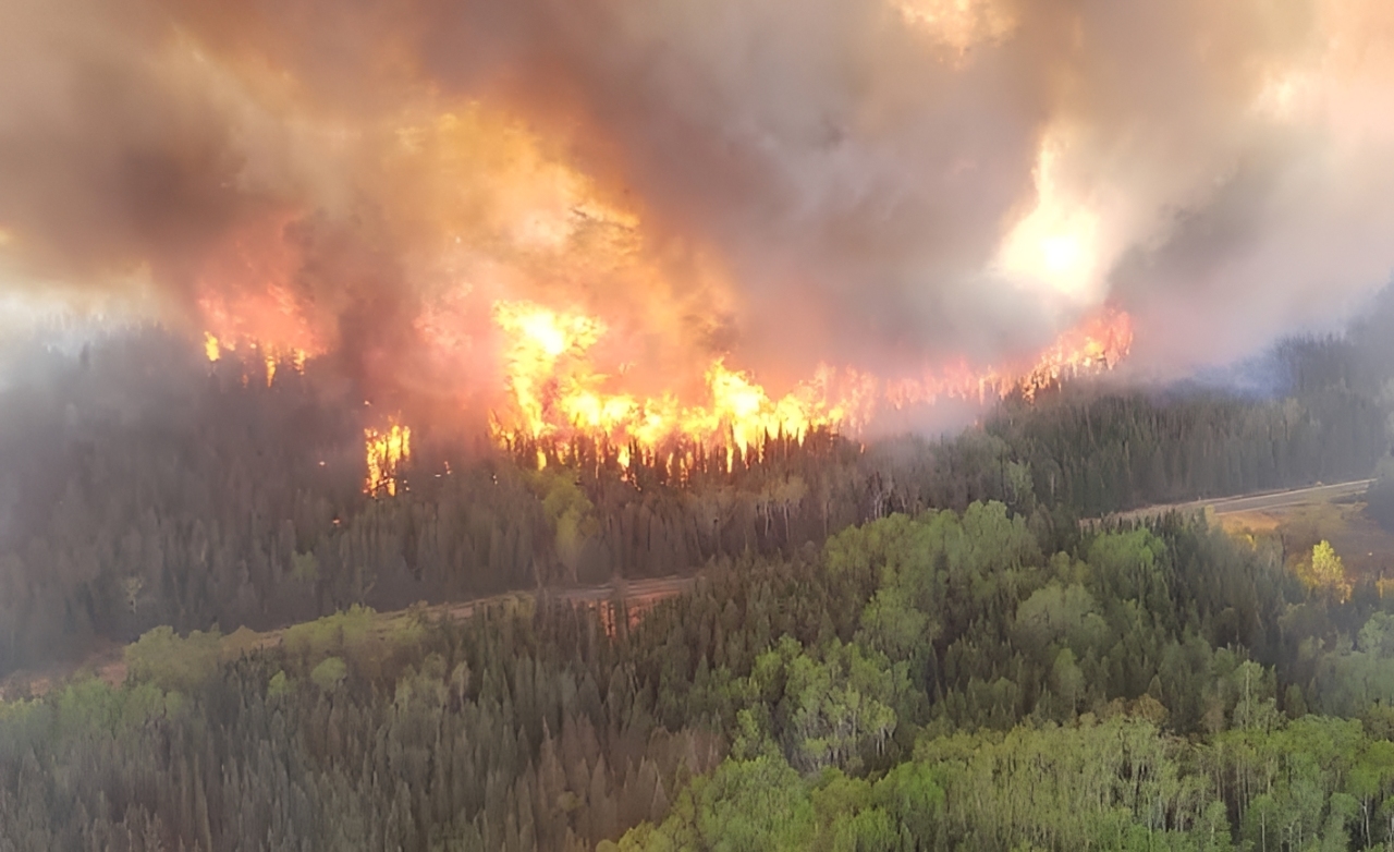 Ontario Seeks Federal Assistance as Wildfires Force More Evacuations