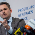 Ukraine Prosecutor General Resigns Amid Corruption Scandal as Russia Resumes Kyiv Strikes
