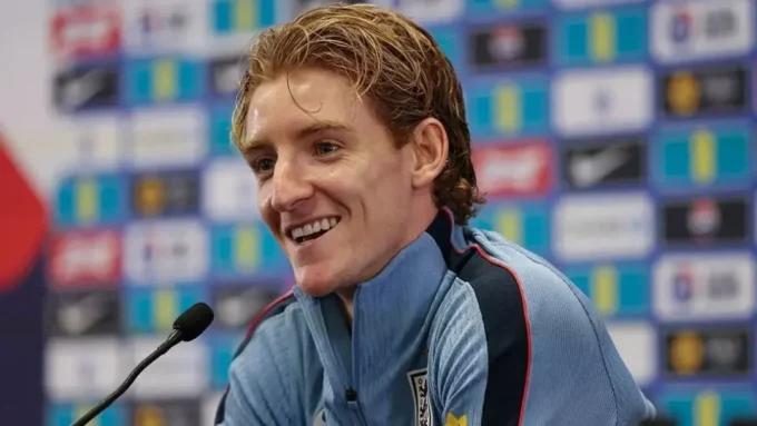 Gordon Urges England to Trust Their Own Style Ahead of Spain Clash