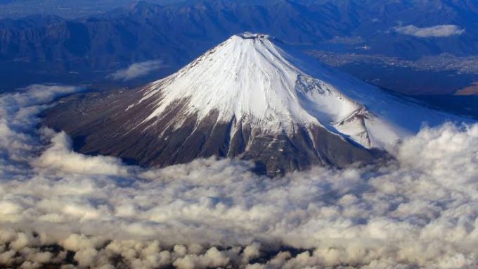 Japan to Charge Off Season Mount Fuji Climbers for Helicopter Rescues