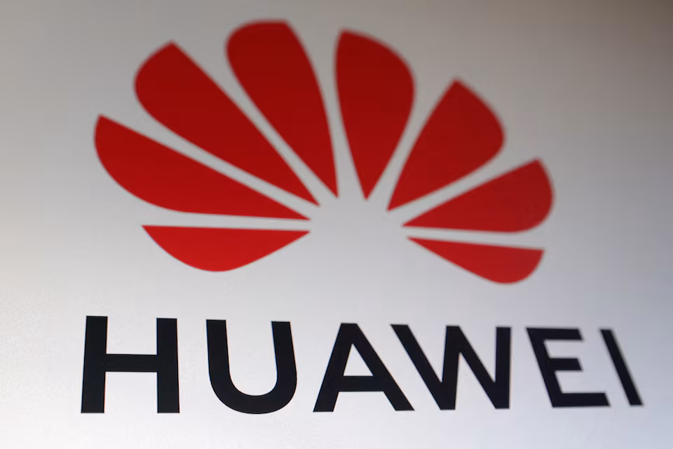 Huawei Unveils Mate XT2 as Xiaomi and Apple Prepare for Foldable Smartphone Battle