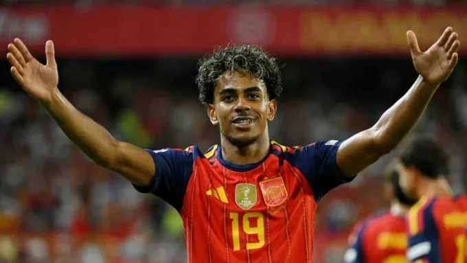 Spain Coach De la Fuente Backs Yamal for Legendary Career